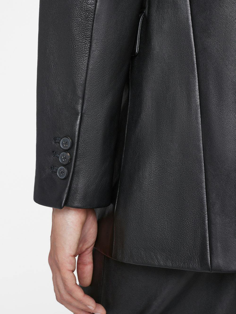 THE OVERSIZED LEATHER BLAZER NOIR FRAME