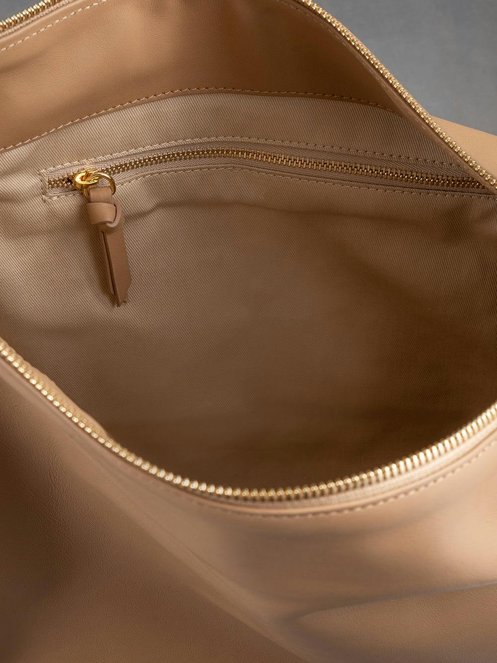 handbag detail view alt:hover
